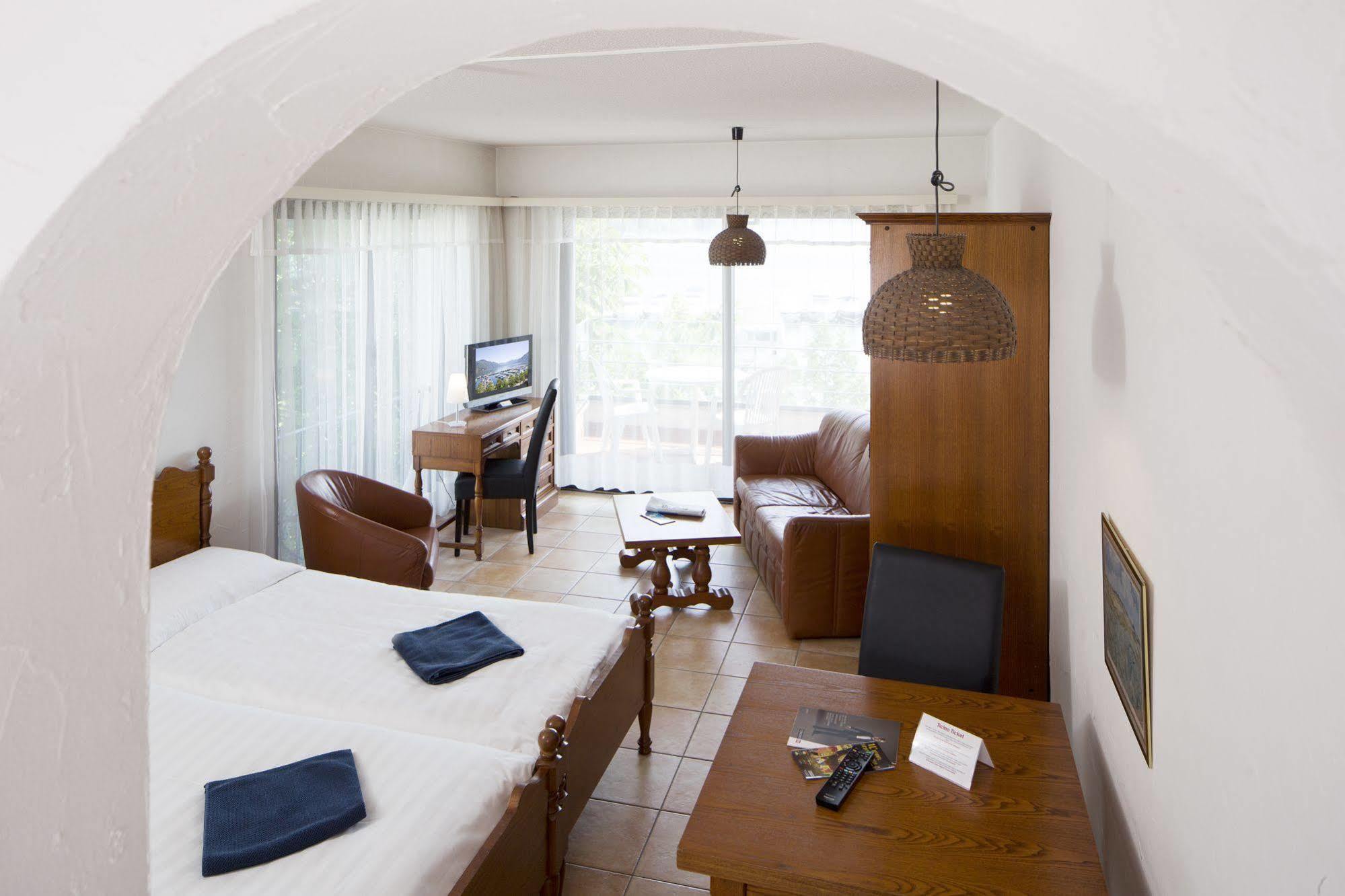 Aparthotel Al Lago Locarno Exteriör bild
