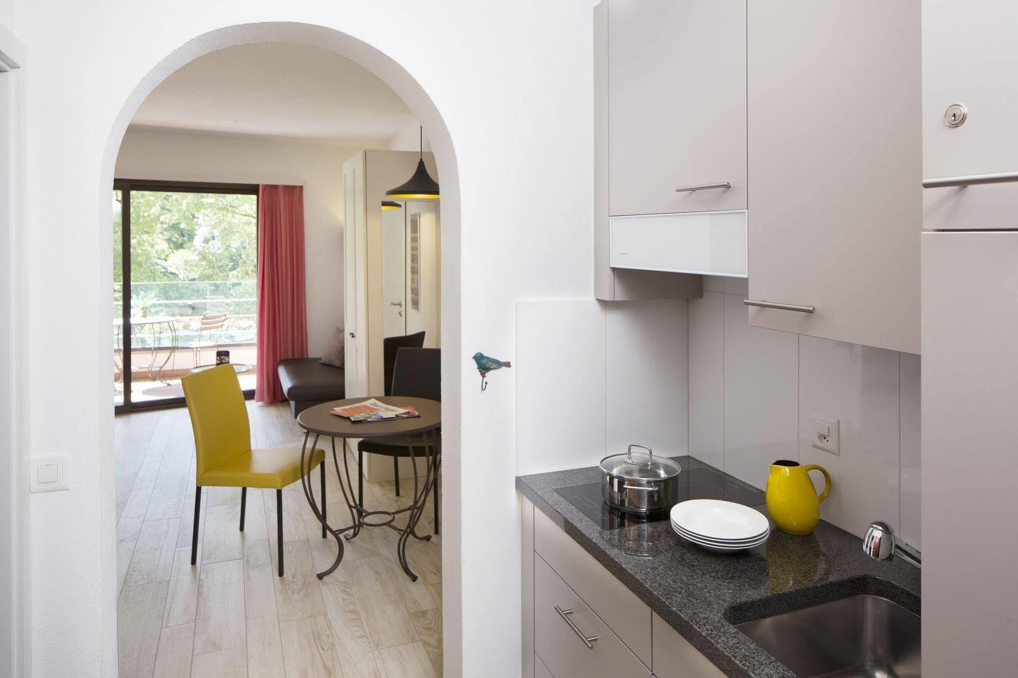 Aparthotel Al Lago Locarno Exteriör bild